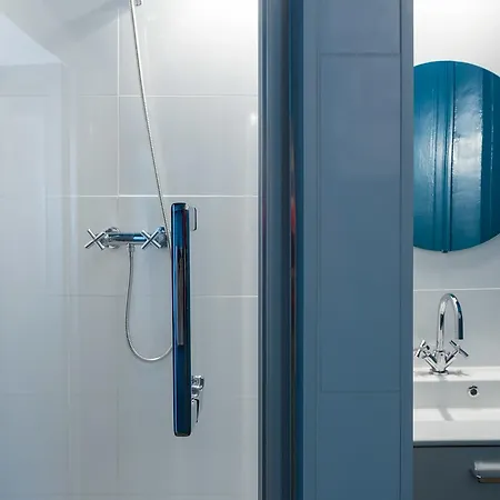 Apartment Off 4 *