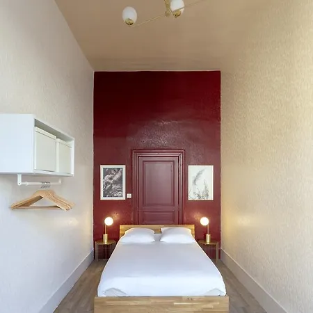 Apartment Off 4 *